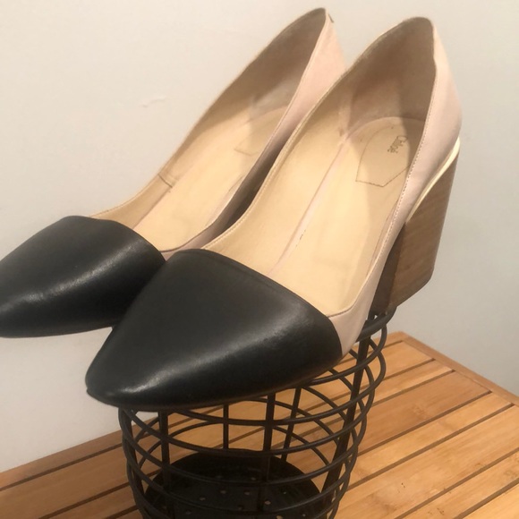 CHLOE stacked wood wedge close toe heel - Picture 2 of 10